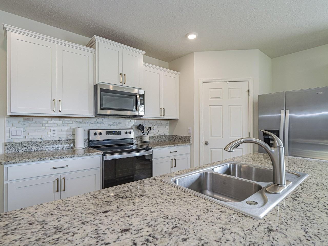 4103 Keeson Cir - Photo 6 of 34