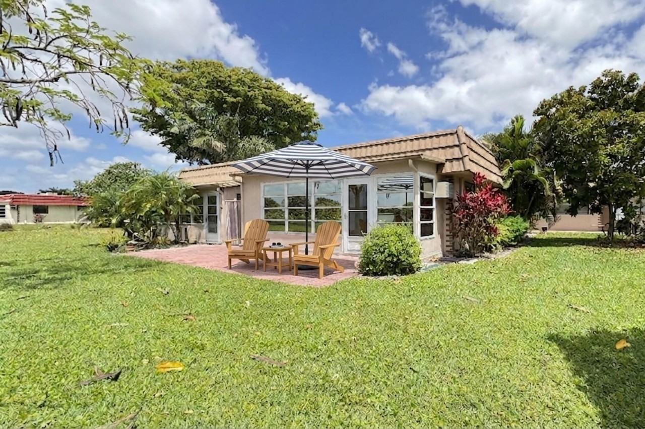 220 Seville J - Photo 3 of 30