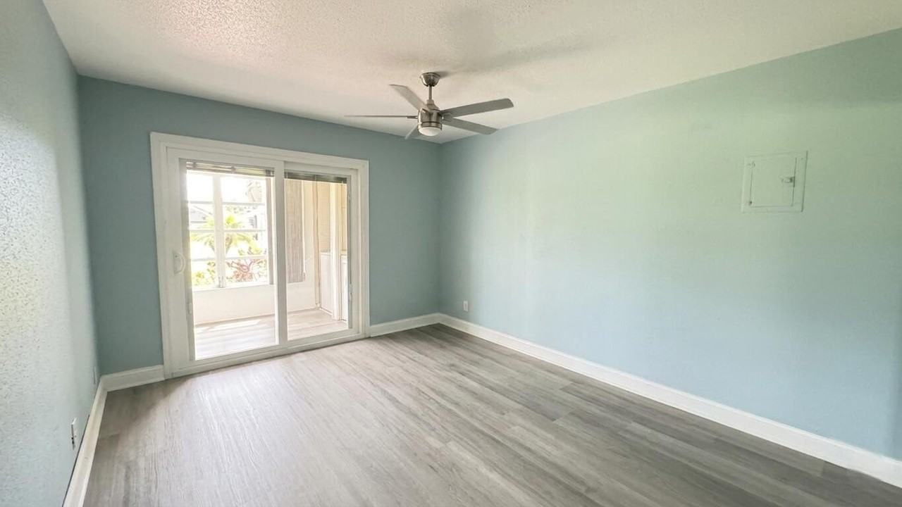 220 Seville J - Photo 7 of 30