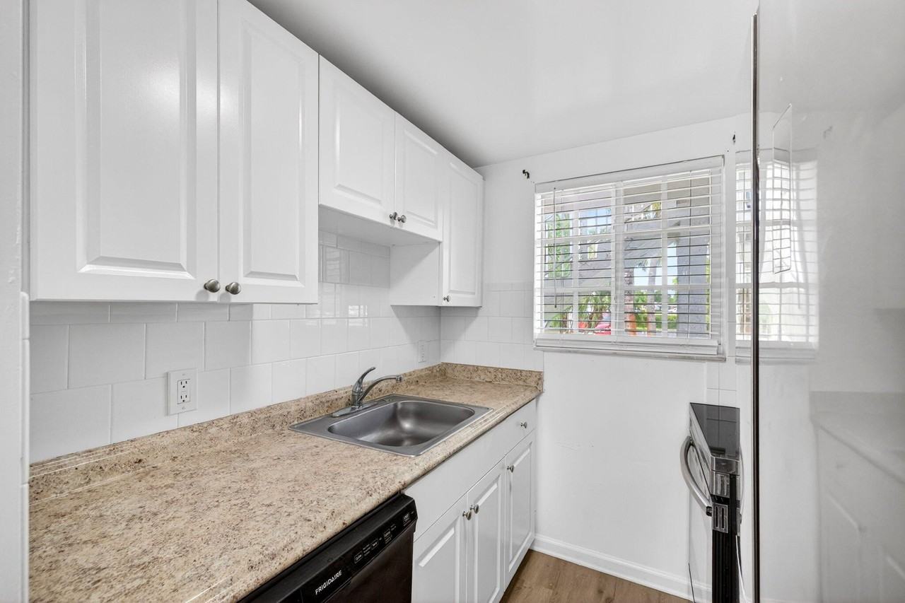 1671 Ne 33rd St #1 - Photo 7 of 20