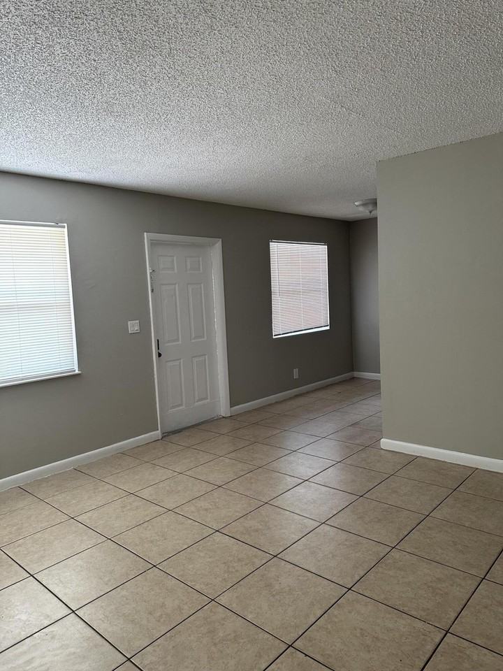 4833 Serafica Dr - Photo 4 of 11