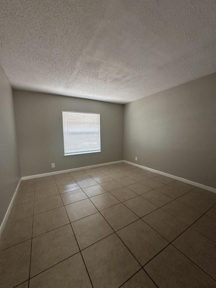 4833 Serafica Dr - Photo 6 of 11
