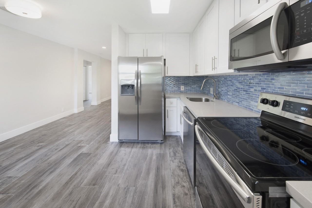 814 Ne 8th St - Photo 5 of 25