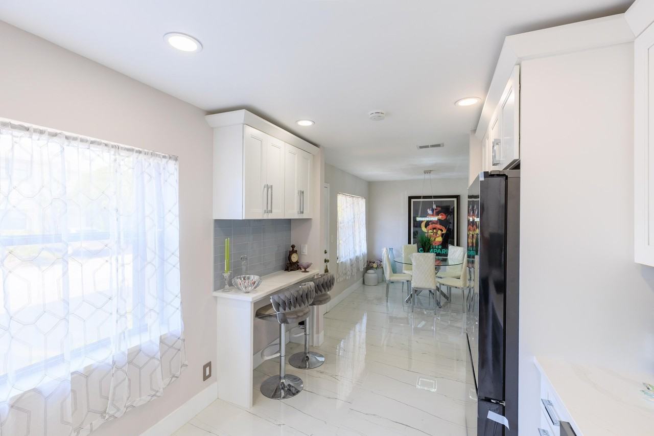 5241 Jog Ln - Photo 4 of 25