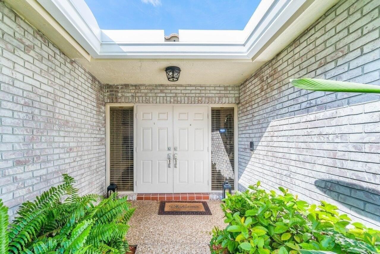 2683 Nw 45th St - Photo 2 of 28