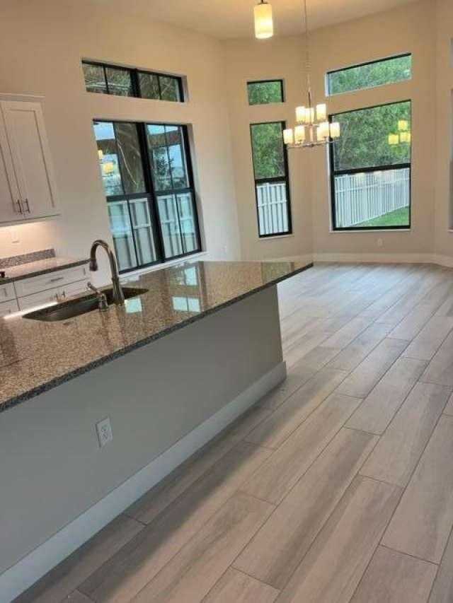 7813 Deer Lake Ct - Photo 2 of 10