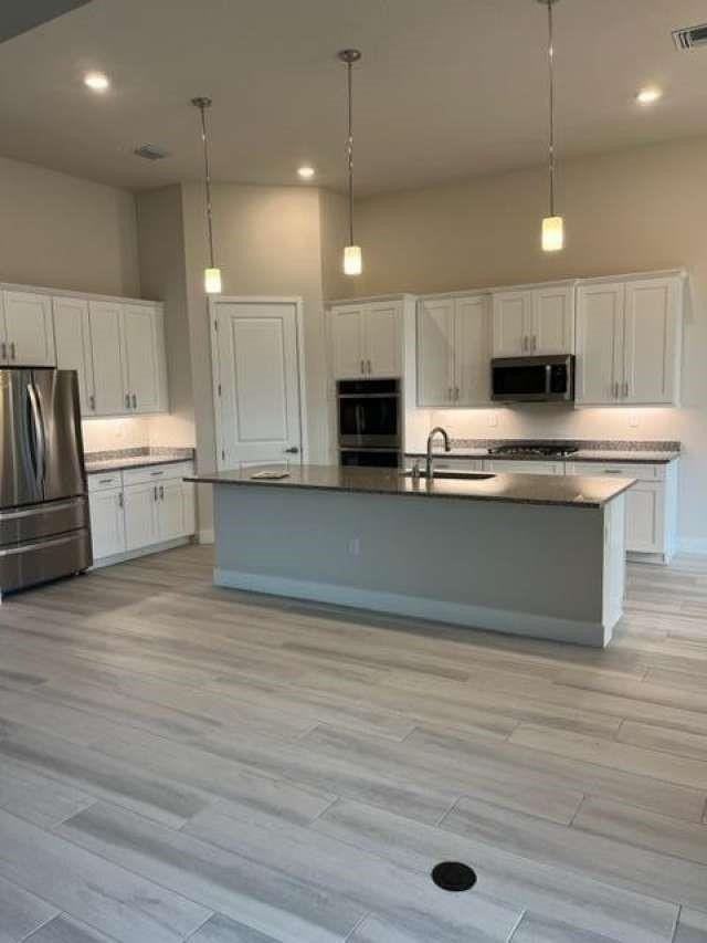 7813 Deer Lake Ct - Photo 3 of 10