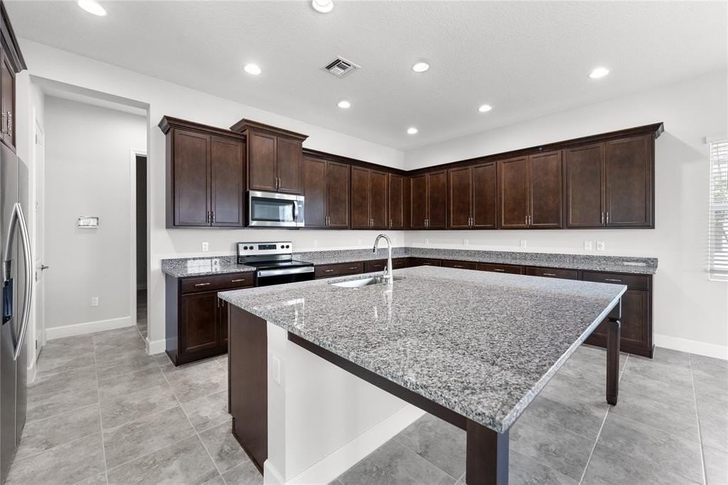 5418 Empire Dr - Photo 4 of 9