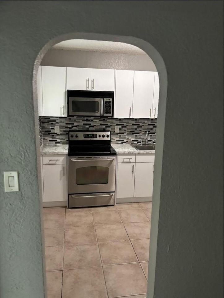 407 Se 3rd Ave #B - Photo 3 of 10
