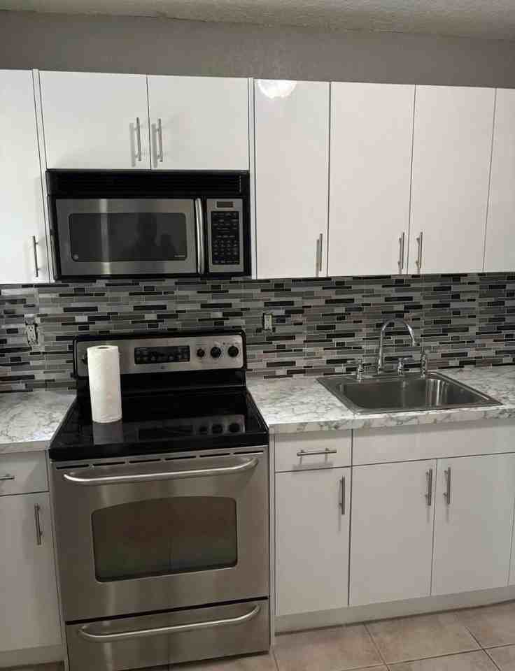 407 Se 3rd Ave #B - Photo 4 of 10