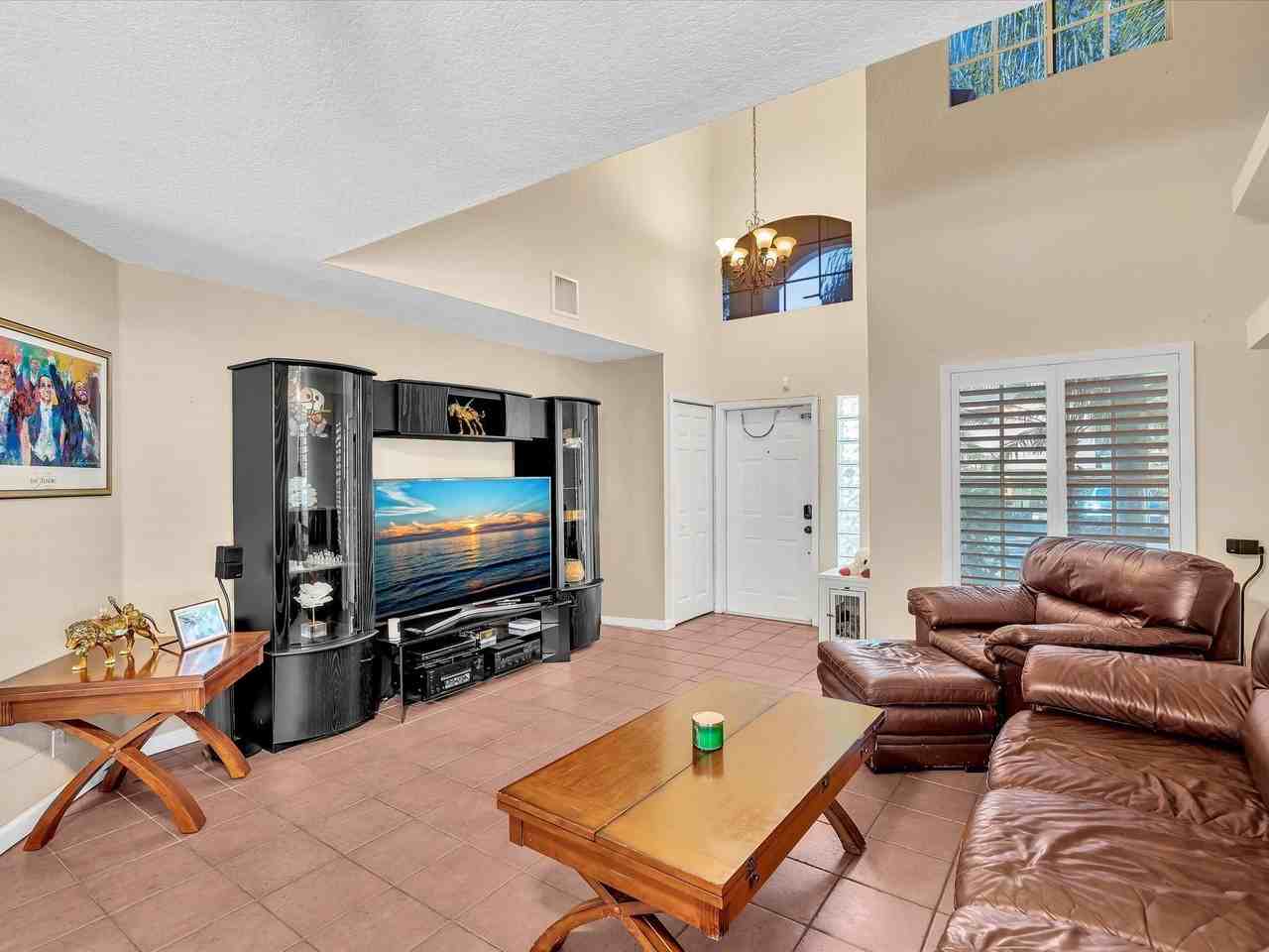 1449 Banyan Cir - Photo 2 of 40