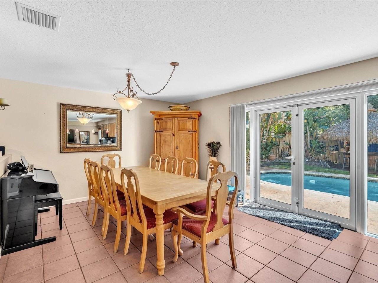1449 Banyan Cir - Photo 3 of 40