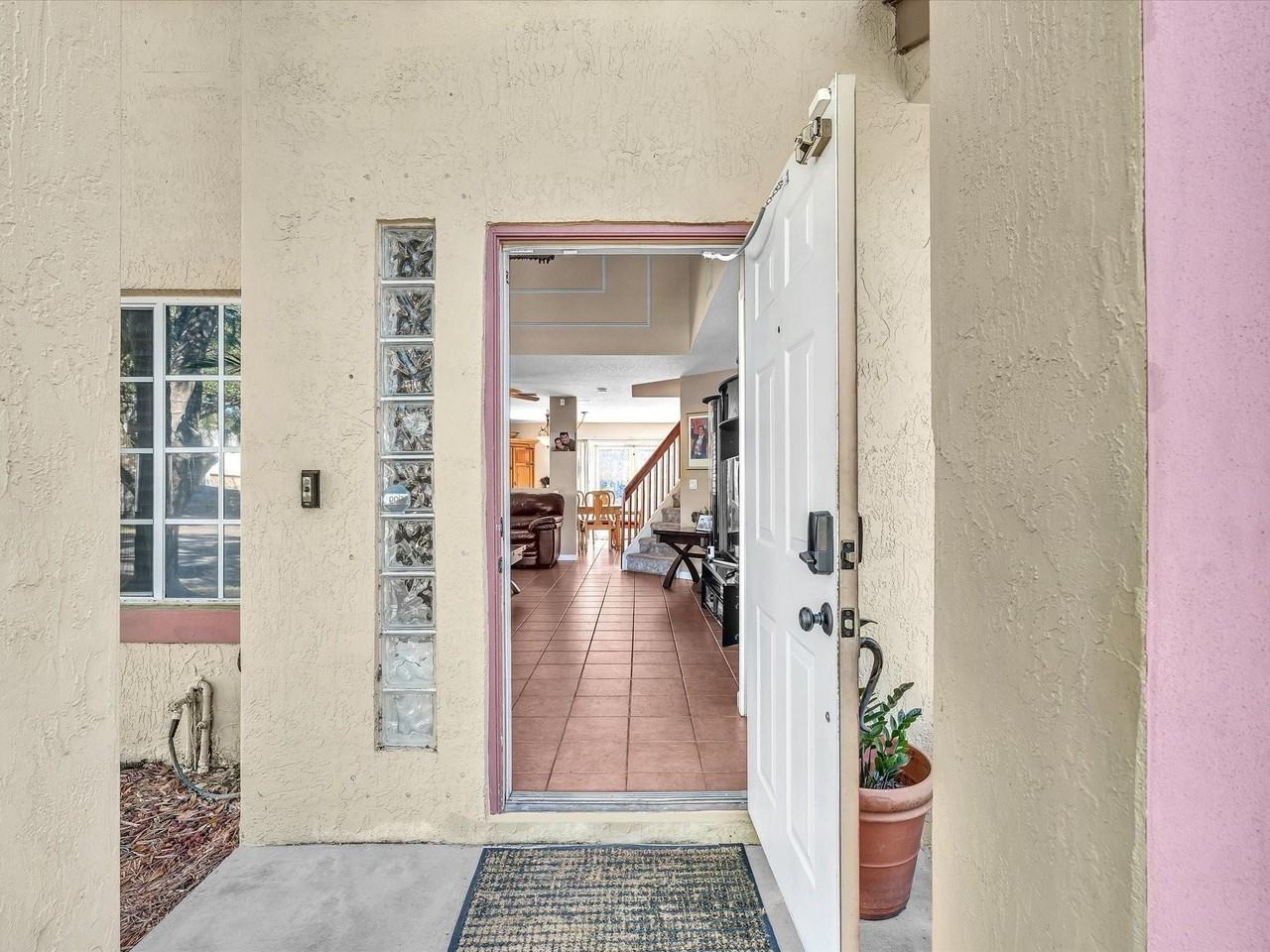 1449 Banyan Cir - Photo 7 of 40