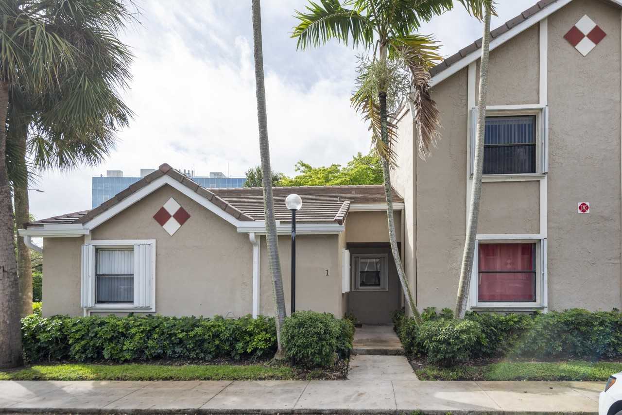 9641 Riverside Dr #F1 - Photo 2 of 26