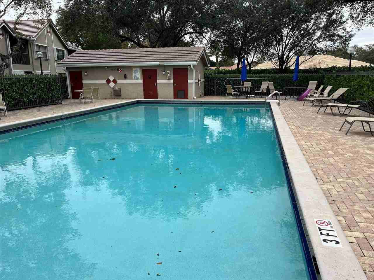 9641 Riverside Dr #F1 - Photo 4 of 26