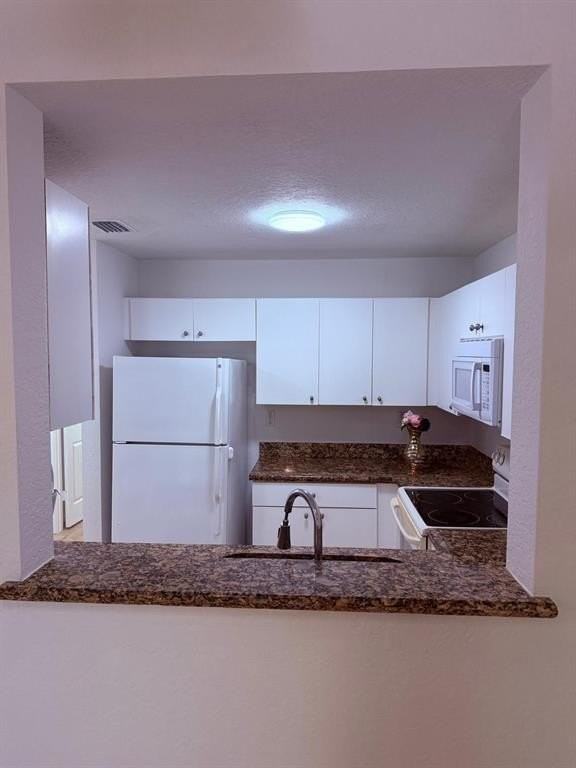 2941 Riverside Dr #303 - Photo 6 of 25