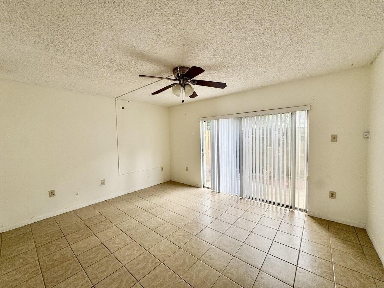 801 W Oakland Park Blvd #C1 - Photo 3 of 8