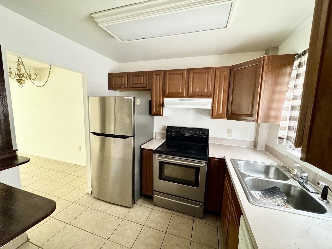 801 W Oakland Park Blvd #C1 - Photo 4 of 8