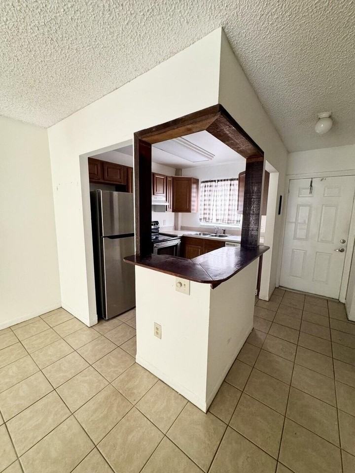 801 W Oakland Park Blvd #C1 - Photo 5 of 8