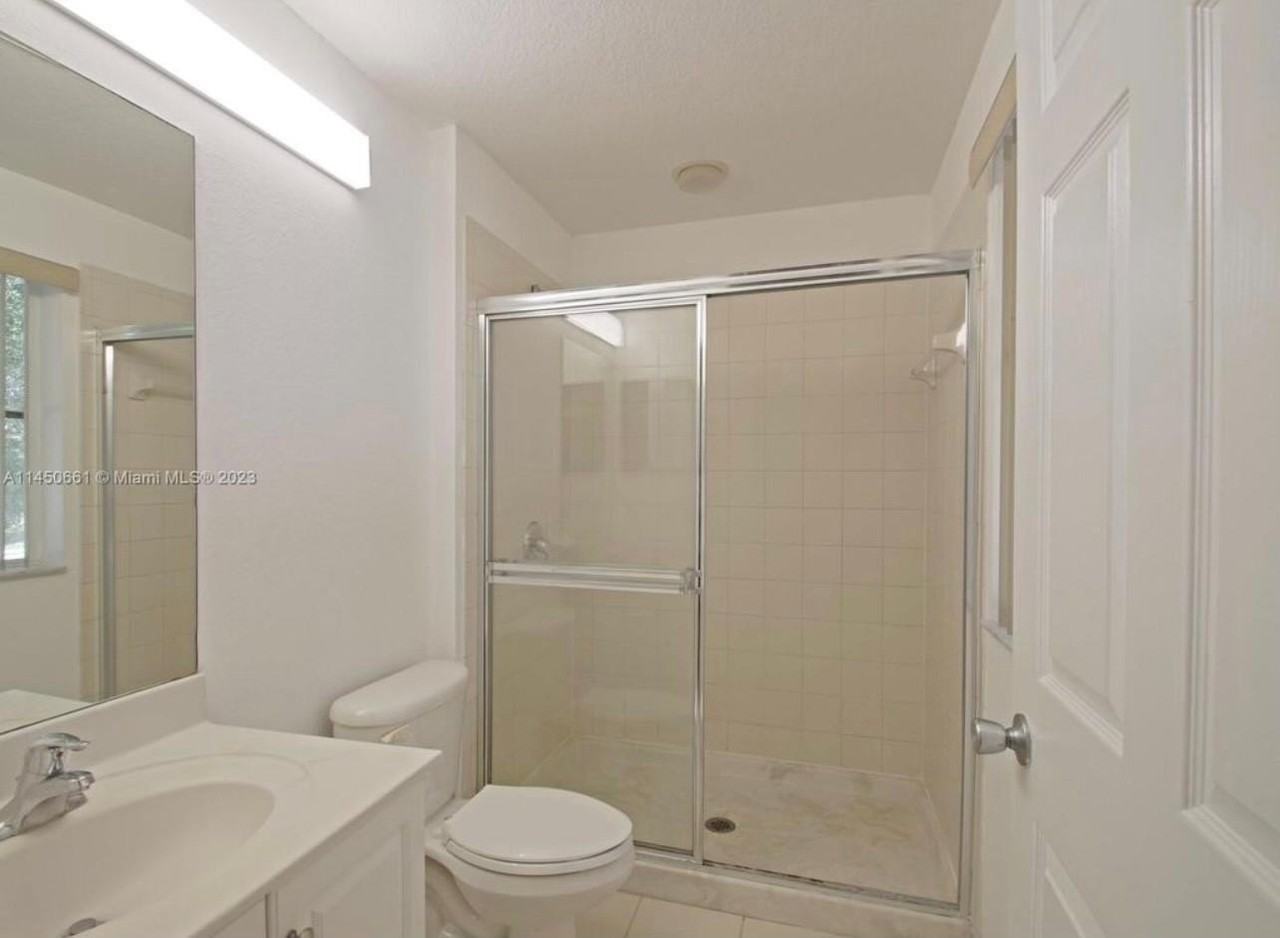 6030 Sw 19th Pl - Photo 4 of 12
