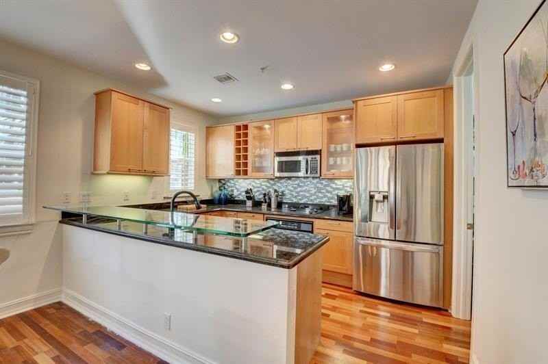 306 E Mallory Cir - Photo 5 of 36