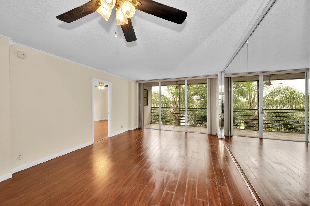 118 Royal Park Dr #4G - Photo 2 of 31
