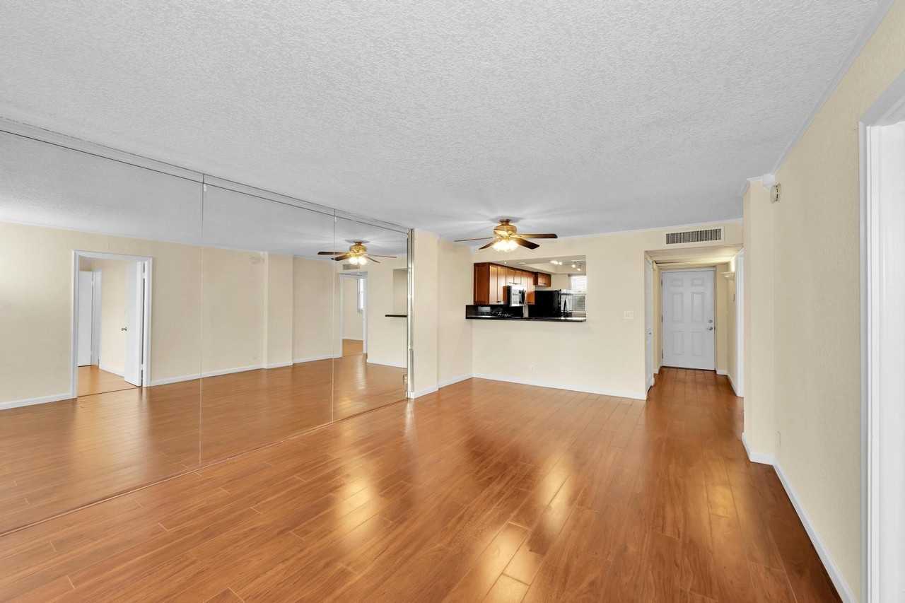 118 Royal Park Dr #4G - Photo 7 of 31