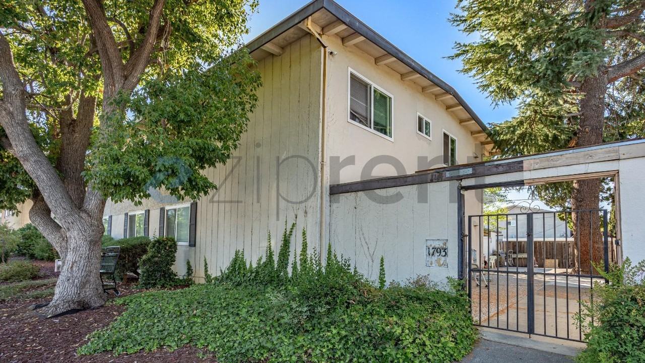 1793 Bradford Way #B - Photo 2 of 16