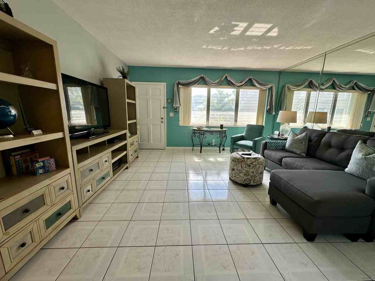 1001 Ne 8th Ave #102 - Photo 6 of 22
