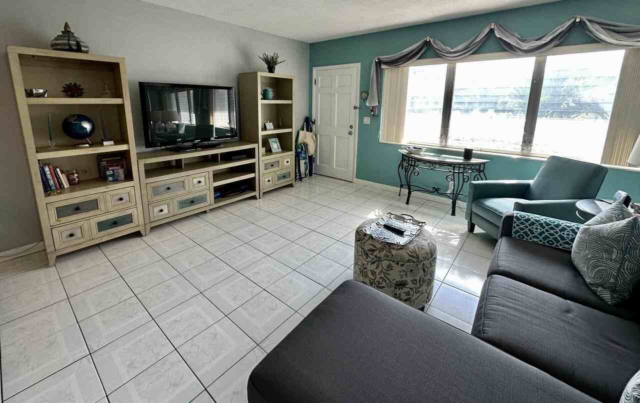 1001 Ne 8th Ave #102 - Photo 7 of 22