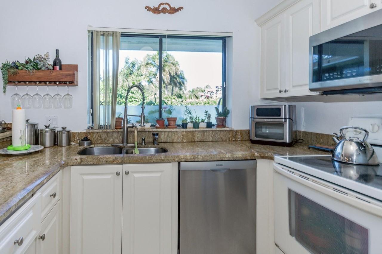 5570 Piping Rock Dr - Photo 4 of 29