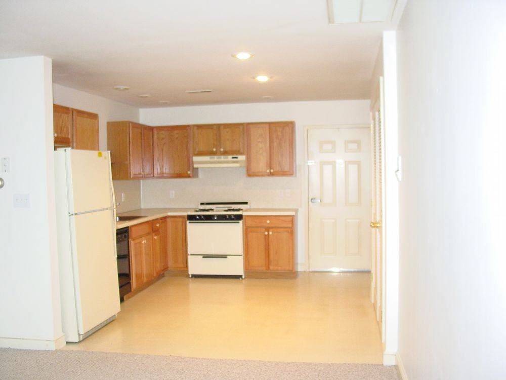 399 Walnut St #8 - Photo 2 of 4