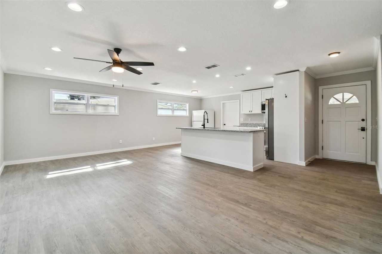 535 W Palmeden Dr - Photo 7 of 50