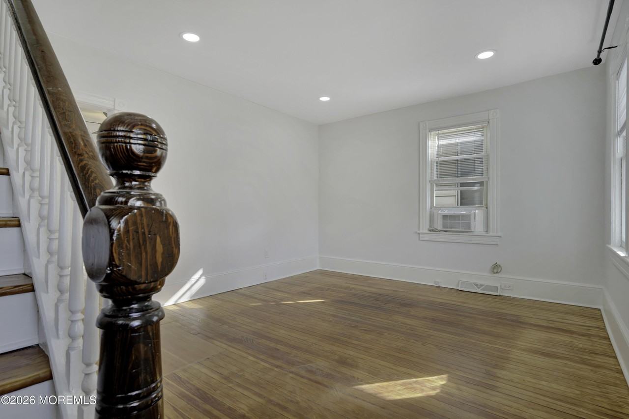 52 Leonard St - Photo 5 of 20