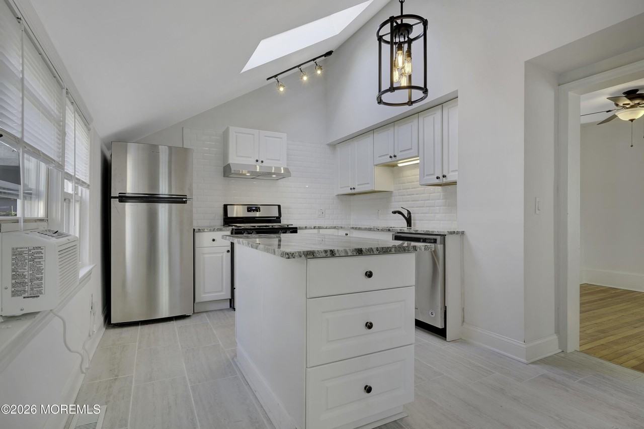 52 Leonard St - Photo 7 of 20