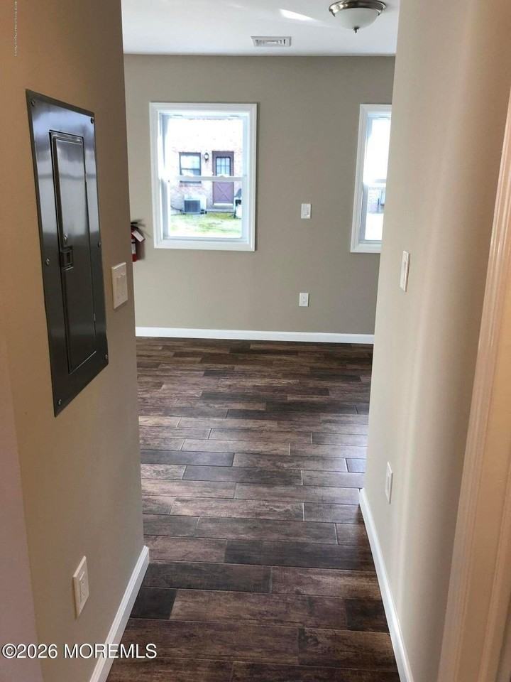 19 Village Green Way - Photo 5 of 17