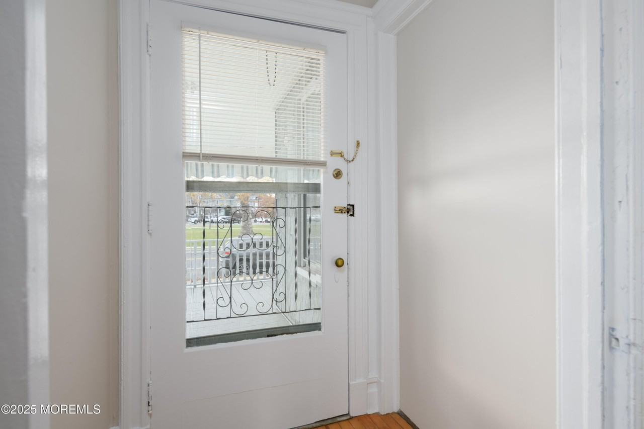 64 Harding Rd - Photo 3 of 23