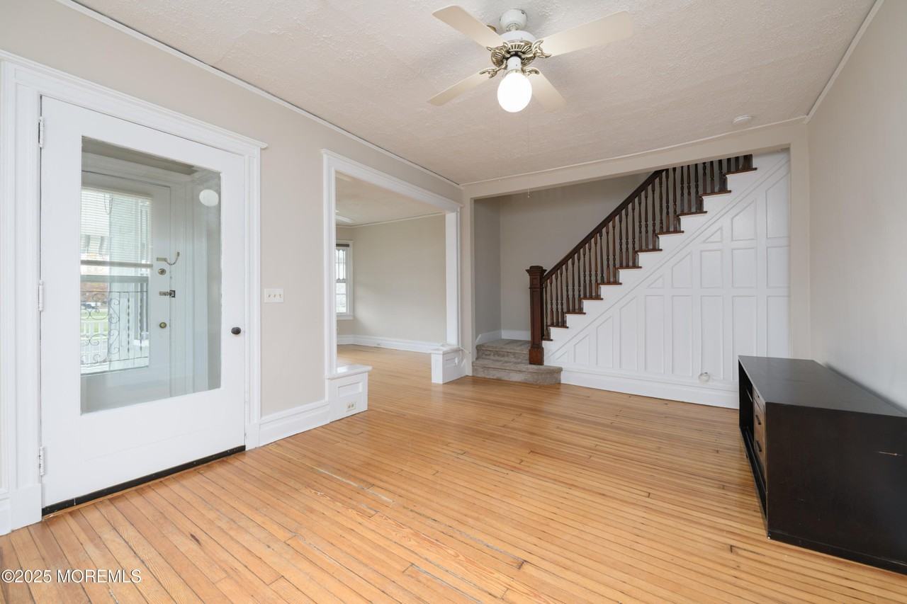 64 Harding Rd - Photo 5 of 23