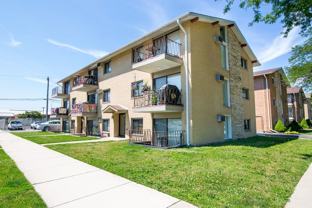6101 W 64th Pl #4 - Photo 1 of 1