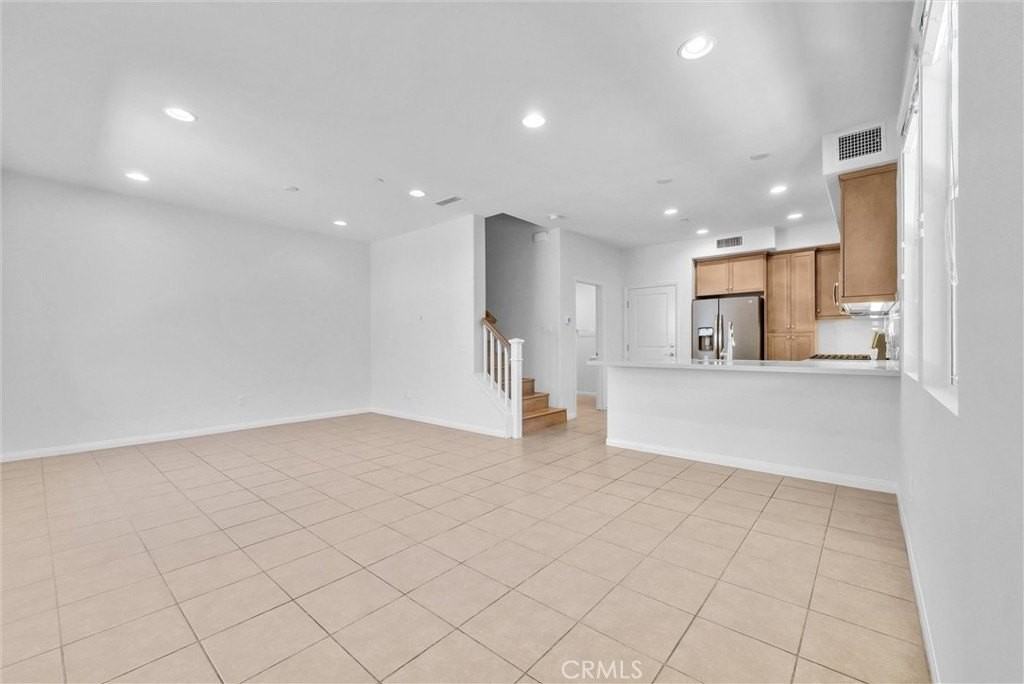 311 N Edenfield Ave - Photo 5 of 29