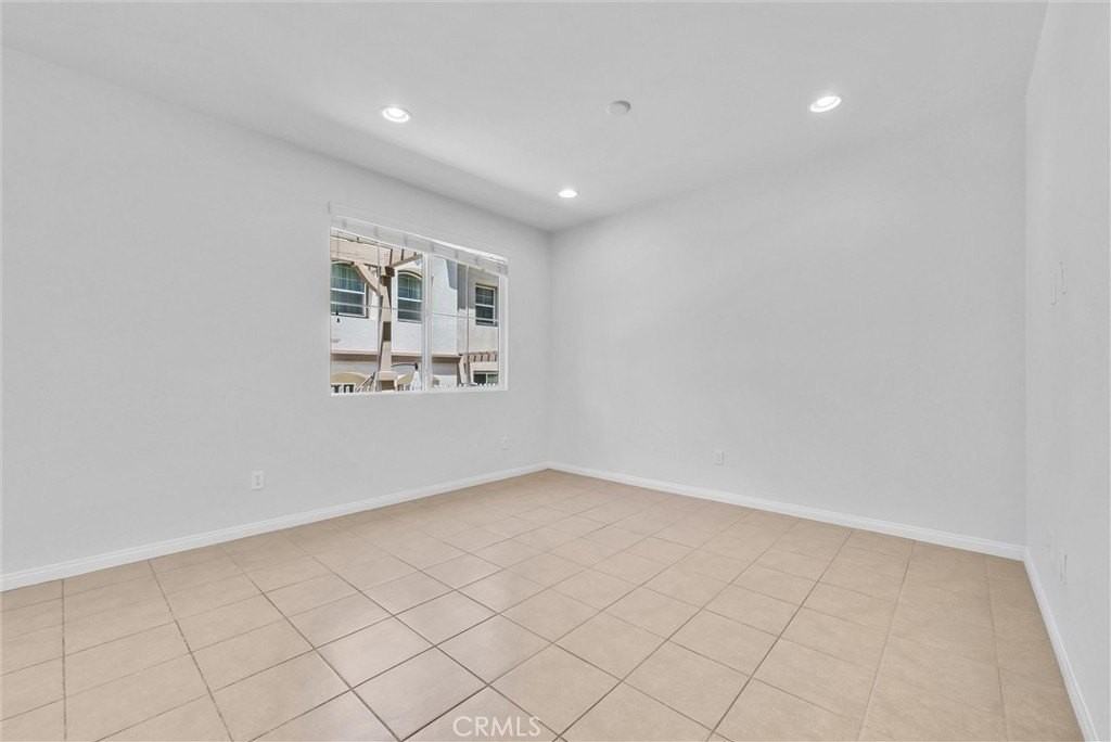 311 N Edenfield Ave - Photo 6 of 29
