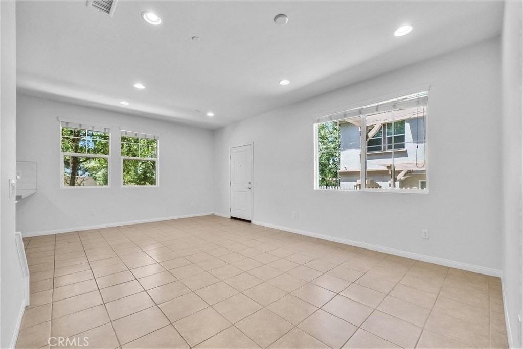 311 N Edenfield Ave - Photo 7 of 29