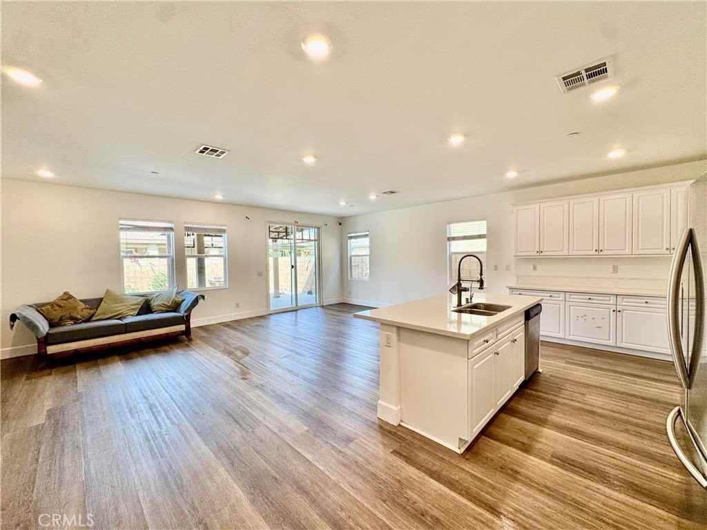 4694 S Rogers Way - Photo 2 of 16