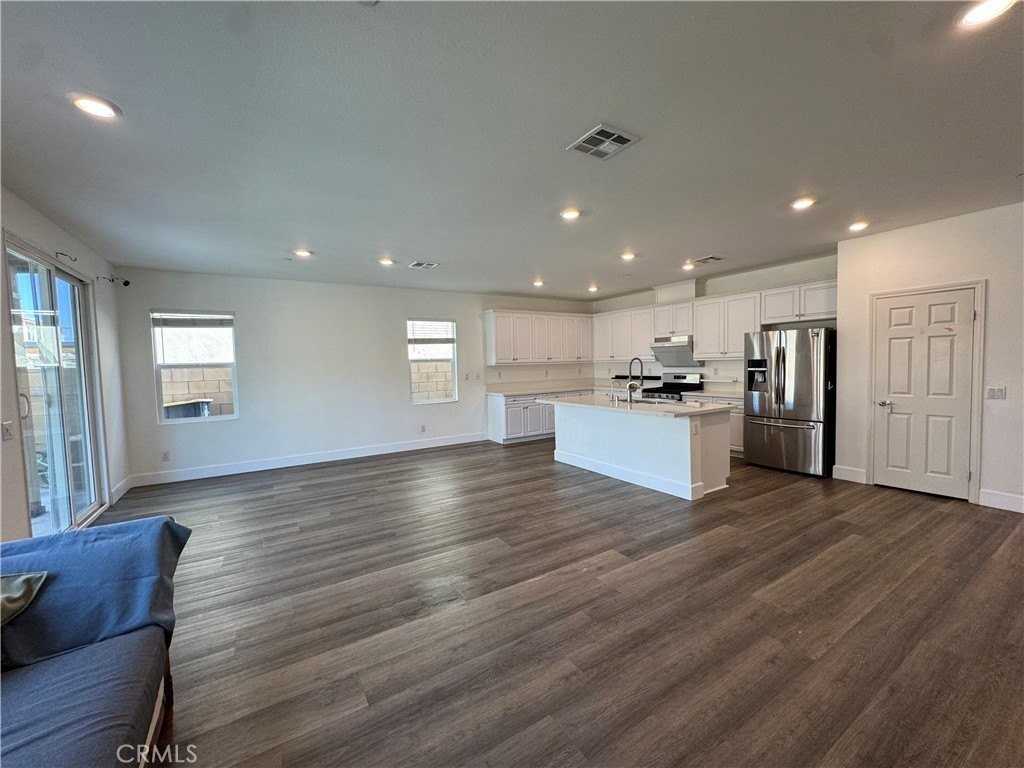 4694 S Rogers Way - Photo 5 of 16