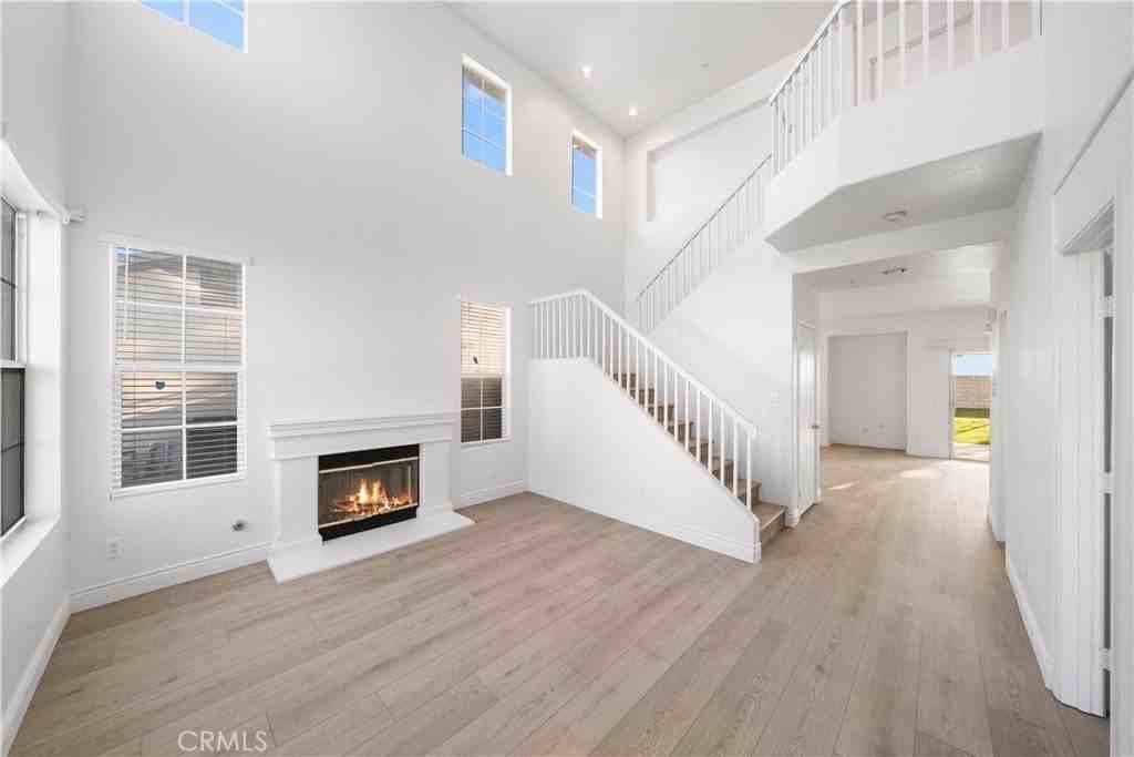 6766 Royal Crest Ct - Photo 6 of 50