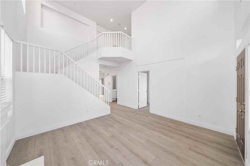 6766 Royal Crest Ct - Photo 7 of 50