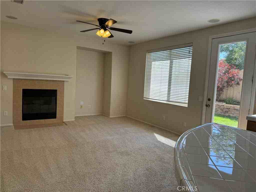 32585 Winterberry Ln - Photo 3 of 14