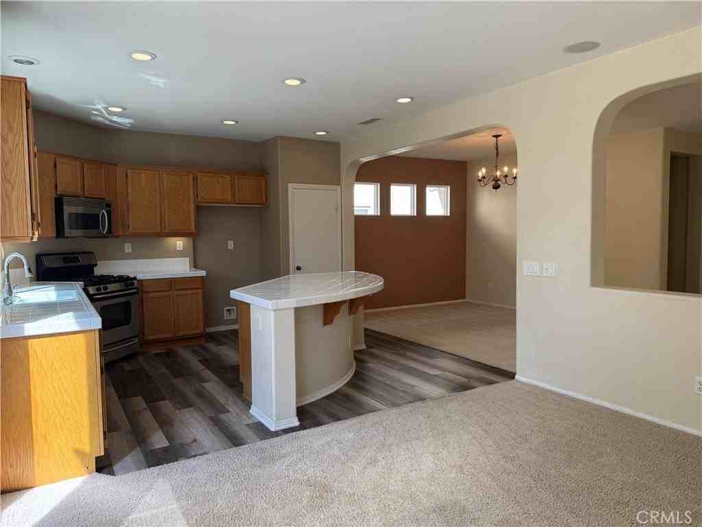32585 Winterberry Ln - Photo 4 of 14