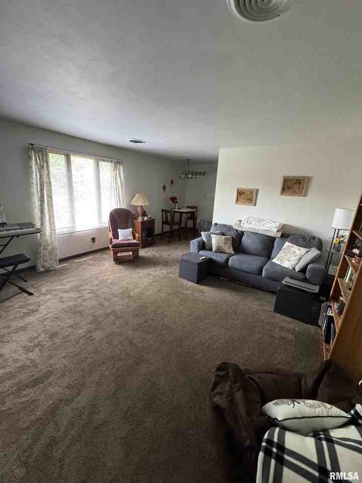 300 S 4th St #B - Photo 2 of 8