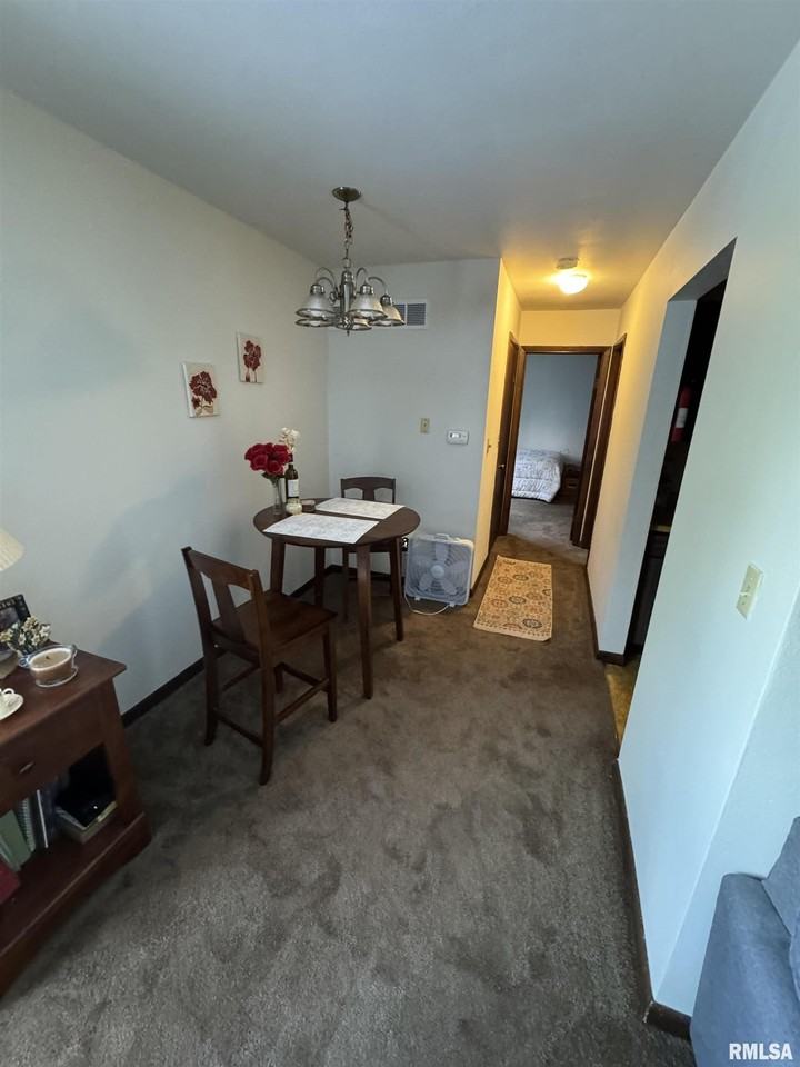300 S 4th St #B - Photo 4 of 8